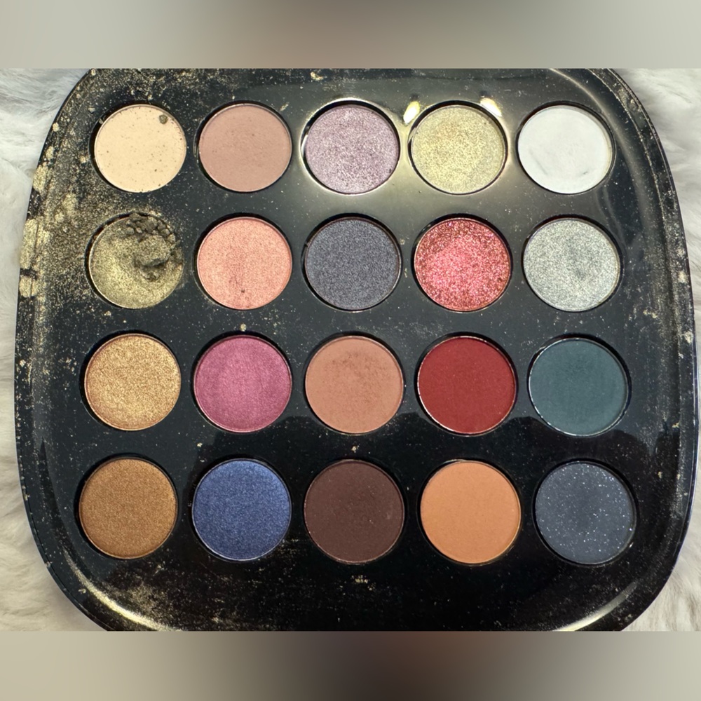 Marc Jacobs eyeshadow palette and Dose of Colors single eyeshadow bundle